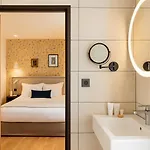 Hotel B Square